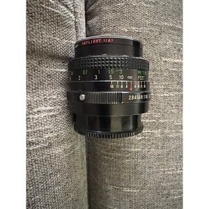 Vivitar 28mm f2.8 MC Wide Angle Lens Konica AR Mount Made in Japan 49mm Filter